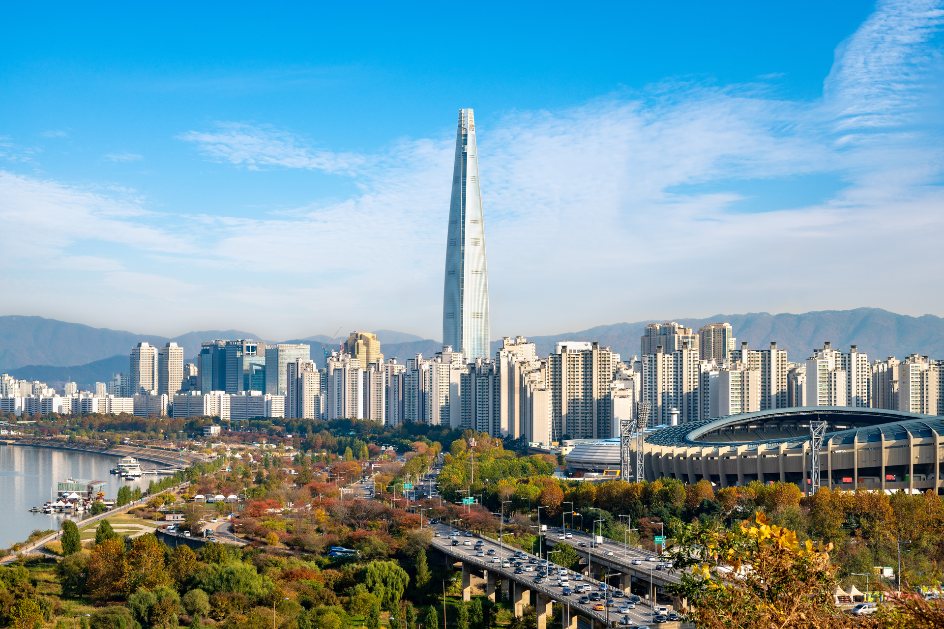 Autumn scenery of the Han River in Seoul, South Korea in 2020. by JYPIX