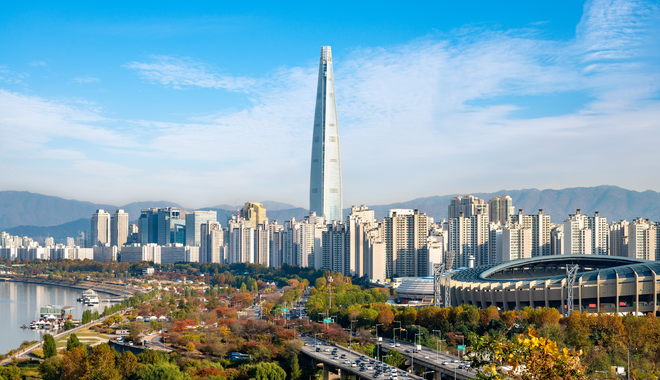 Autumn scenery of the Han River in Seoul, South Korea in 2020. by JYPIX