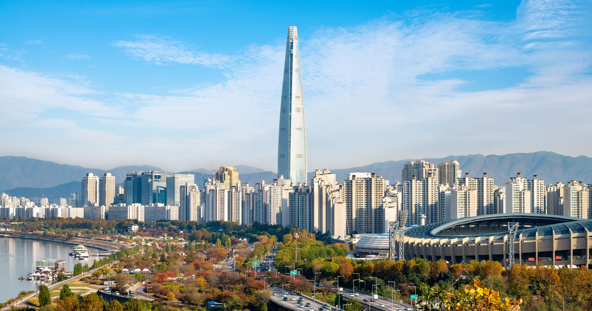 Autumn scenery of the Han River in Seoul, South Korea in 2020. by JYPIX