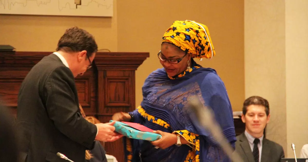 Achim Steiner, UNEP Executive Director, thanks Bahijjahtu Abubakar for her service as CCAC Co-Chair.