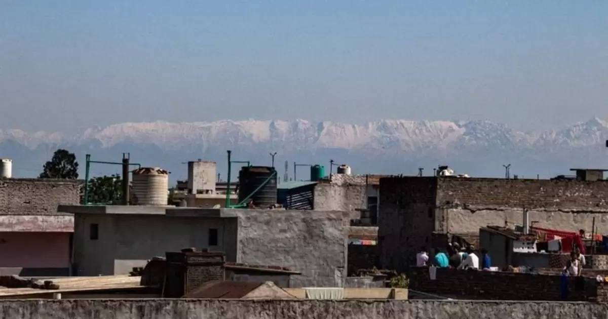 The Himalayas seen from the city of Jalandhar in Punjab, India, for the first time in decades due to falling air pollution. Photo: @Deewalia