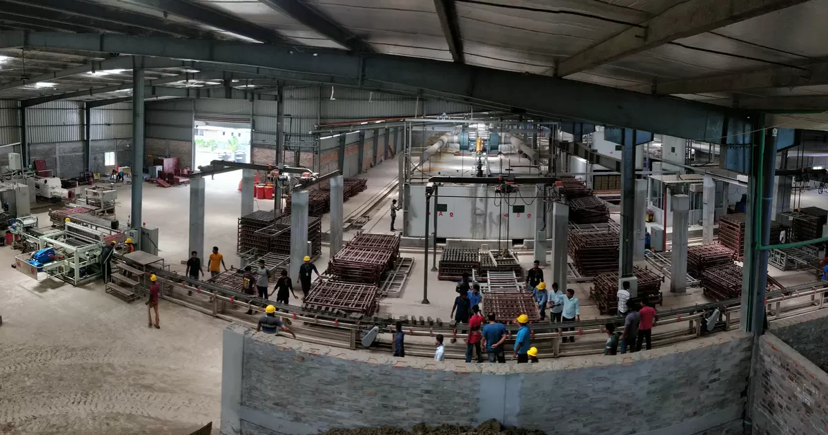 The Makrail Auto Green Bricks factory in Faridpur, Bangladesh (photo: Yekbun Gurgoz)