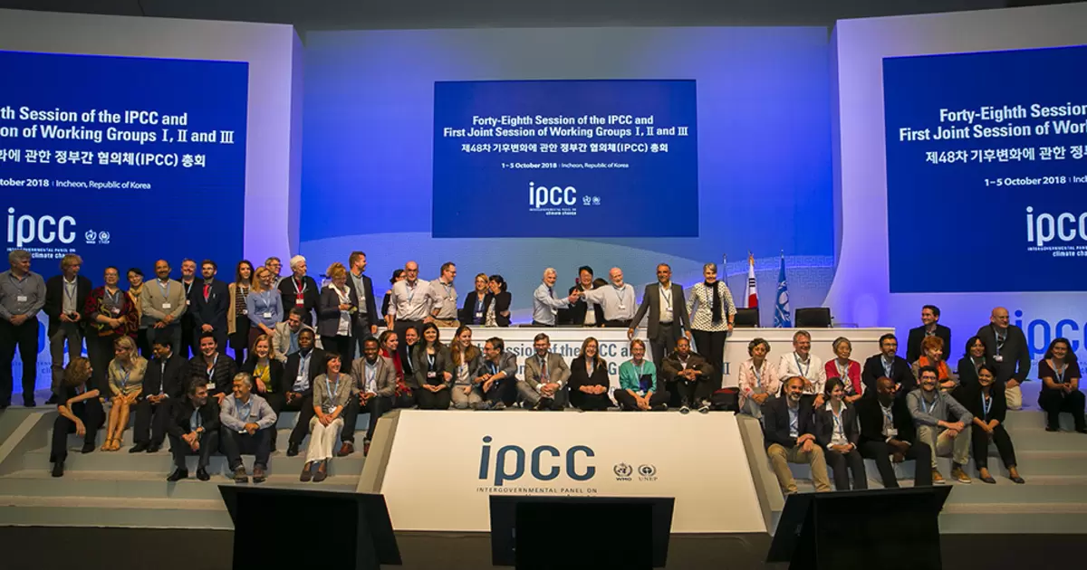 Group photo of the WG Co-Chairs and Authors following agreement on the SR15 SPM