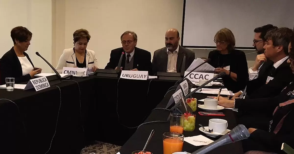 Jorge Rucks (centre), Undersecretary at Uruguay’s Ministry of Housing, Spatial Planning and Environment, opens the High Level Technical Dialogue 