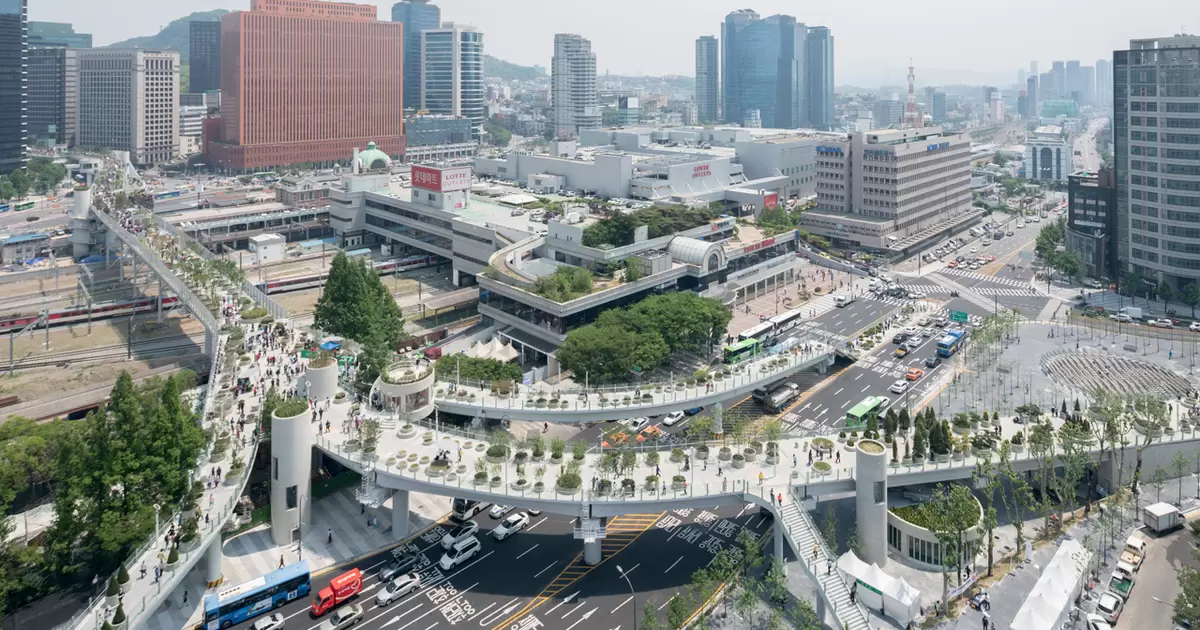 Seoul has turned an old freeway into a skygarden. One way it is improving air quality and making the city healthier.